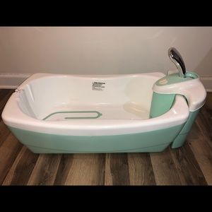 Summer Infant Whirlpool Bubbling Spa And Shower